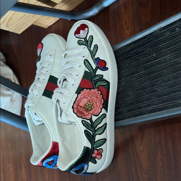 Gucci White Sneakers with Floral Embroidery - Picture 5 of 6